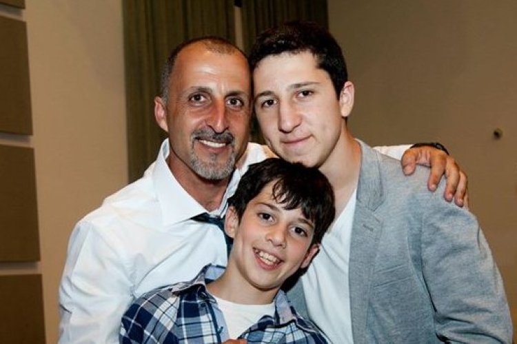 סרחיו עם שני בניו, ישי ועדן, אפריל 2012